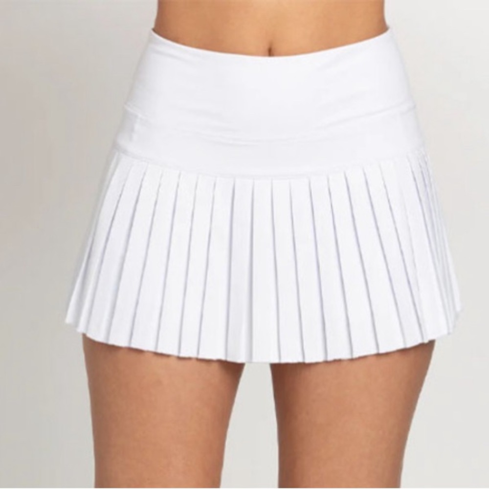 Gold Hinge white pleated skirt size small